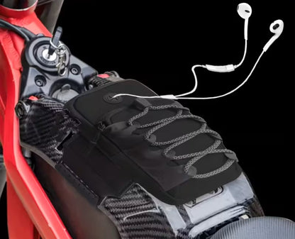 Motociklo viršutinis dėklas su audio jungtimi