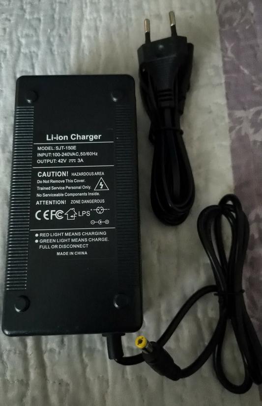 42V 3A Li-ion įkroviklis elektriniam paspirtukui ir dviračiui (36V baterijoms)